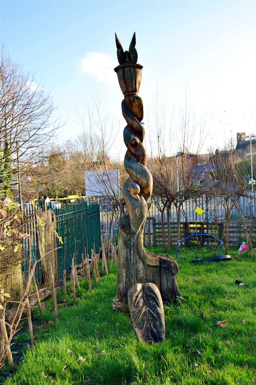 Wooden totem pole in small park behind Church. Jan 2020 noticed it was missing