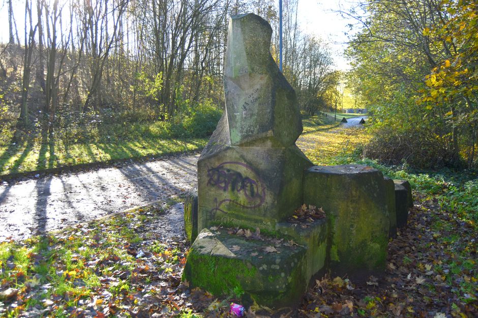 Lunt walk, Guardian, sculpted by John Vaughan.