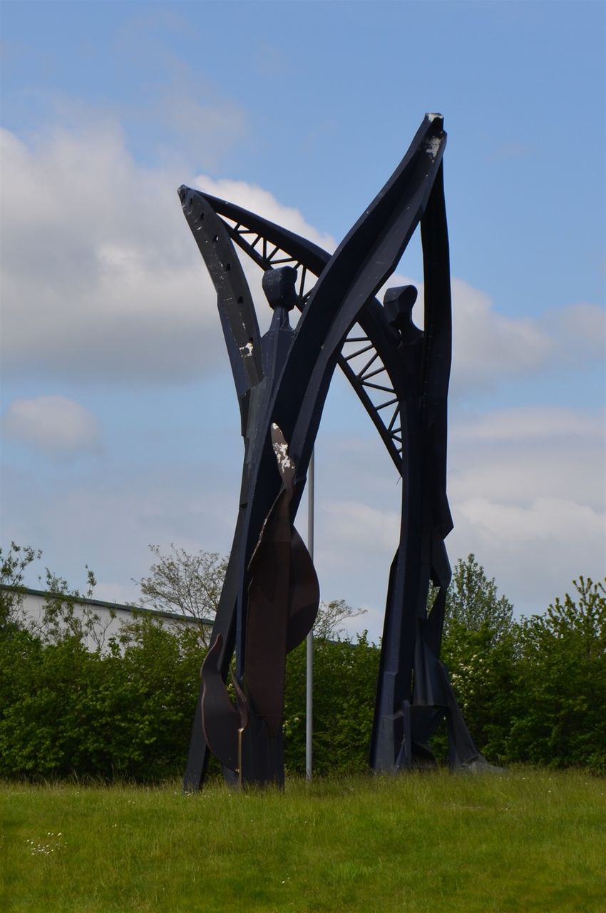 Coseley rd Roundabout, Beths Arch.  sculptor Sarah Tombs. Arden Fabrication