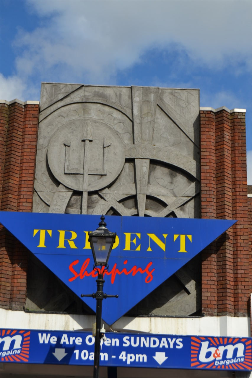 High st, Trident centre logo