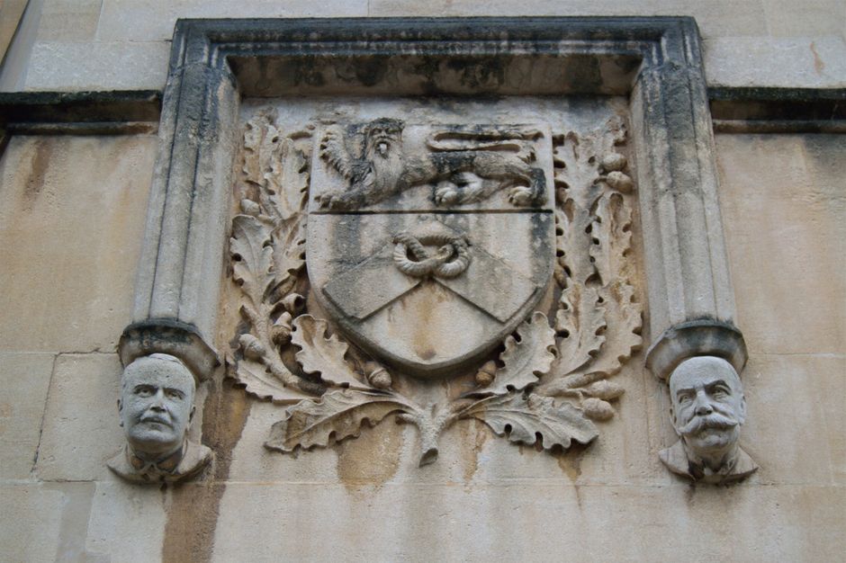 King Edwards coat of arms and busts. Thomas Smith. Webb and Gray of Dudley 1908 -1931
