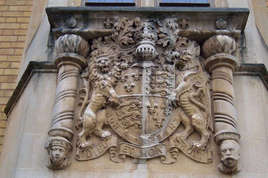 King Edwards coat of arms and busts. Thomas Smith. Webb and Gray of Dudley 1908 -1931