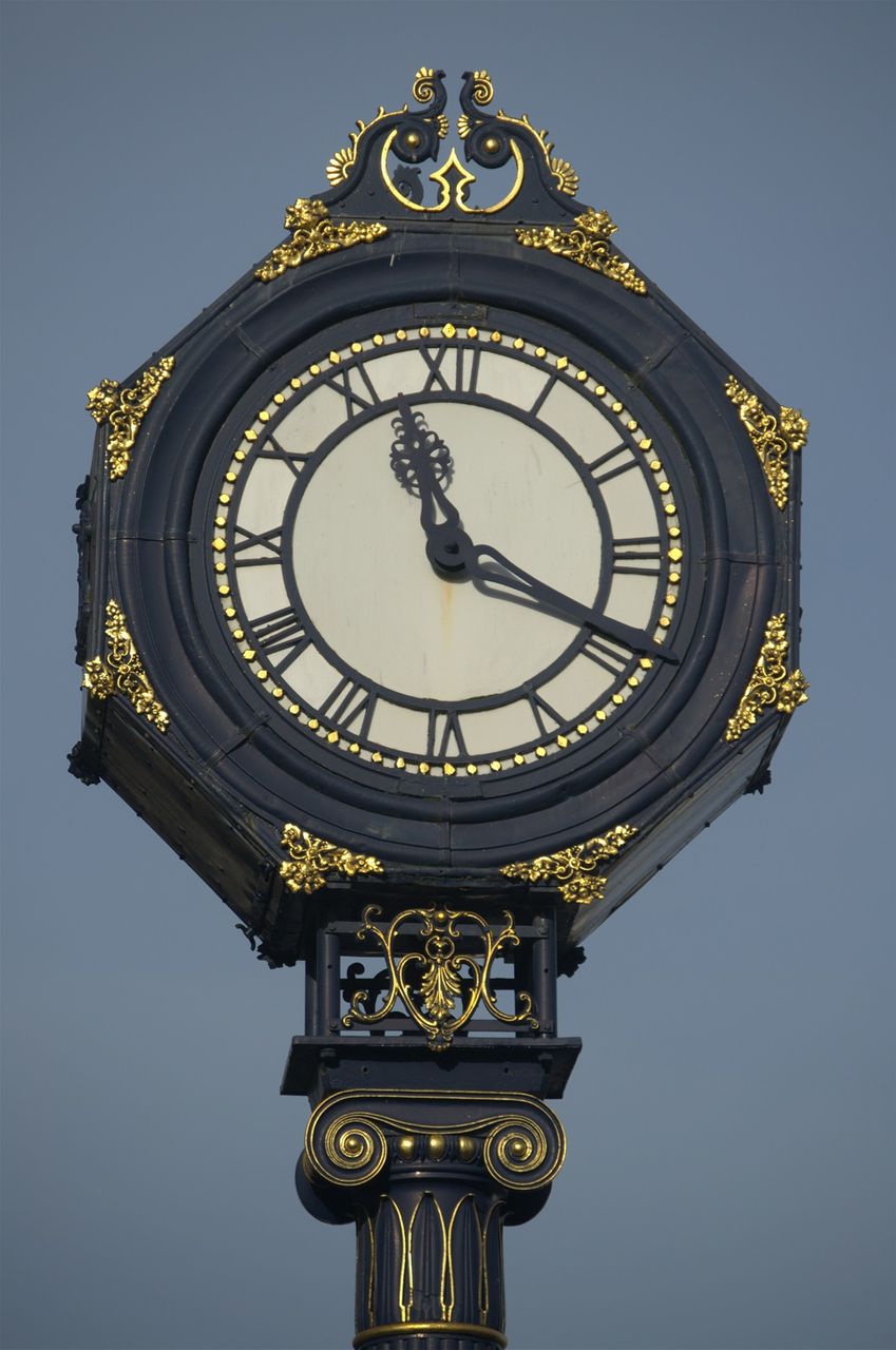 Clock outside Crown centre