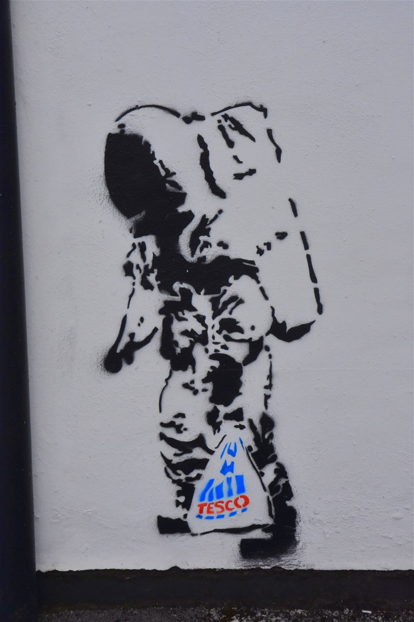 Banksyesque astronaut on wall of Group Gear Ltd on Bromsgrove Road, appeared in May 2021, unknown attribution